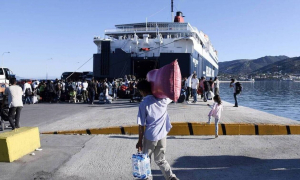 Στον Πειραιά 25 μετανάστες και πρόσφυγες από την Κω, 90 από την Κάλυμνο και 22 από τη Λέρο