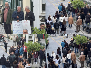 Η συγκέντρωση διαμαρτυρίας έξω από το Νοσοκομείο Κω