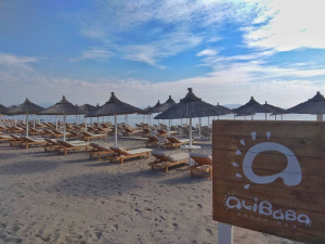 To Alibaba Beach Bar, έτοιμο να σας υποδεχθεί από αύριο Τρίτη 25 Μαΐου