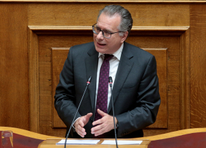 Καταγγελίες Κουμουτσάκου: Δικηγόροι, γιατροί και ΜΚΟ σε κυκλώματα εκμετάλλευσης μεταναστών