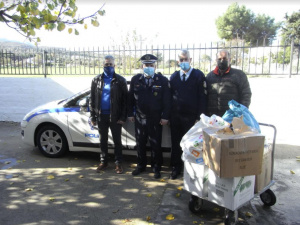 Είδη πρώτης ανάγκης από την αστυνομία σε φιλανθρωπικά ιδρύματα της Κω, της Ρόδου και της Σύρου