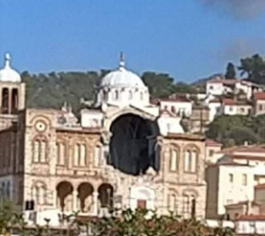 Κατέρρευσε τμήμα της εκκλησίας της Παναγίας Θεοτόκου στο Καρλόβασι - Γεωργιάδης: Εκτεταμένες οι ζημιές στα κτήρια στη Σάμο