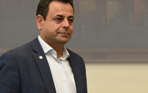 Ν. Σαντορινιός: Ανάγκη για μέτρα στήριξης του κλάδου των Οδηγών Τουριστικών Λεωφορείων. Κατάθεση αναφοράς