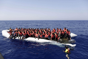 Προσφυγικό: Ενίσχυση των δυνάμεων του λιμενικού και αποσυμφόρηση των νησιών, αποφάσισε η κυβέρνηση