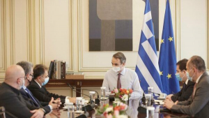 Μεταναστευτικό: Συνάντηση Μητσοτάκη με δημάρχους βορείου Αιγαίου – Επιταχύνεται η κατασκευή των κλειστών δομών