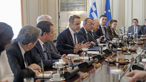 Μητσοτάκης: «παιδιά της διπλανής πόρτας» που «φορούν το εθνόσημο» οι άνδρες των ΜΑΤ - Άνανδροι όσοι τους επιτέθηκαν σε Χίο και Μυτιλήνη