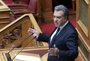 ΜΑΝΟΣ ΚΟΝΣΟΛΑΣ: «Να στηριχθεί η μελισσοκομία στις νησιωτικές περιοχές»