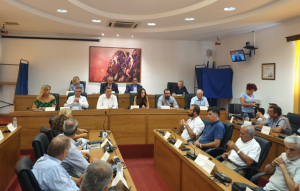 Πρόεδρος του Δημοτικού Συμβουλίου ο Γ. Καλλούδης - Αντιπρόεδρος η κ. Παρισίδη, γραμματέας ο κ. Ν. Ζερβός.