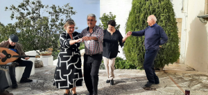 ΕΛΛΗΝΩΝ ΔΡΩΜΕΝΑ | &quot;Η ΚΩΣ που τραγουδεί&quot;