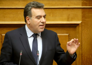 ΜΑΝΟΣ ΚΟΝΣΟΛΑΣ: «Επτά ερωτήματα για την κυβέρνηση που μεταφέρει, εδώ και καιρό, παράνομους μετανάστες και πρόσφυγες από άλλες περιοχές στην Κω»