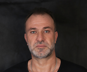 «ΑΝΑΡΩΤΙΕΣΑΙ ΑΝ ΕΙΝΑΙ ΒΙΑ;» - Το τρίτο βίντεο με πρωταγωνιστή τον Μανώλη Πλευράκη