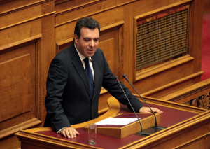 Πρωτοβουλία του Μάνου Κόνσολα για τον εμβολιασμό των κατοίκων στα μικρά νησιά