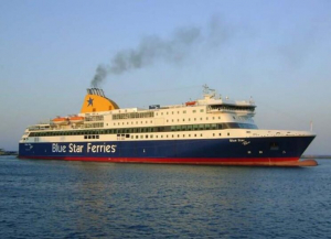 Πρόσκρουση του «Blue Star Patmos» στο λιμάνι της Κάσου – Δεν αναφέρθηκε τραυματισμός
