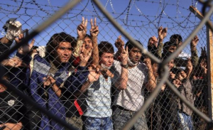 Μετακινούνται 1.000 πρόσφυγες από τα νησιά έως τη Δευτέρα