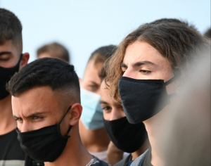 Ο Αγιασμός στο 1ο Λύκειο Κω! Με μάσκες και μέτρα προστασίας κατά της πανδημίας, το πρώτο κουδούνι