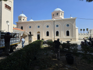 Εργασίες στο πάρκο δίπλα στην Αγία Παρασκευή, στην πόλη της Κω