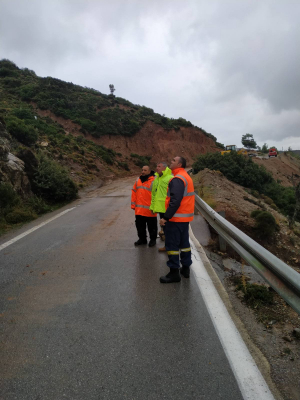 Κλειστός ο δρόμος λόγω καθίζησης στην περιοχή Κολωνάκια στο Πυλί - Άμεση η παρέμβαση της Πολιτικής Προστασίας του Δήμου Κω. ΦΩΤΟ &amp; ΒΙΝΤΕΟ