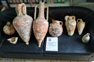 Συνελήφθησαν 2 ημεδαποί για κατοχή αρχαιοτήτων στην Κάλυμνο - Κατασχέθηκαν 8 αρχαία αντικείμενα κ.α.