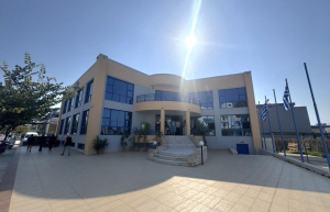 Μόνο τις πρώτες δύο ώρες του ωρολογίου προγράμματος λειτούργησε το 3ο Δημοτικό Σχολείο Κω από την Τετάρτη έως την Παρασκευή.