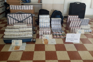Κατασχέθηκαν 1270 πακέτα τσιγάρων και 600 γραμ. καπνός, χωρίς ειδική ταινία φορολόγησης - 3 συλλήψεις αλλοδαπών στη Λέρο