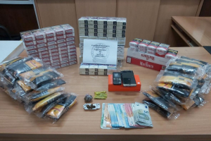 Συνελήφθη στην Κω 26χρονος αλλοδαπός για λαθρεμπόριο καπνικών προϊόντων και κατοχή ναρκωτικών ουσιών. ΦΩΤΟ