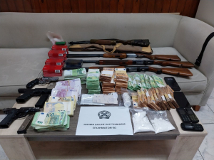 Η ανακοίνωση της αστυνομίας για τη σύλληψη των 2 ανδρών στην Κω για ναρκωτικά - 676.950€ το ακριβές ποσό που κατασχέθηκε. Δείτε φωτογραφία