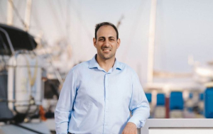 Κώστας Χόνδρος: Τι να πρωτοσχολιάσει κανείς σε έναν οχετό παραλογισμού, υβρεολογίας και φανατισμού;
