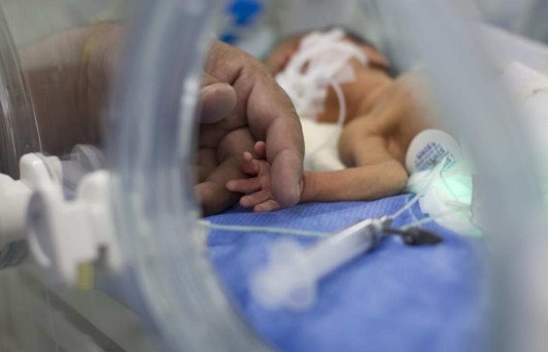 Τρεις μέρες νηστικό το βρέφος από τη Λέρο – Τι λέει το πόρισμα για το θάνατό του