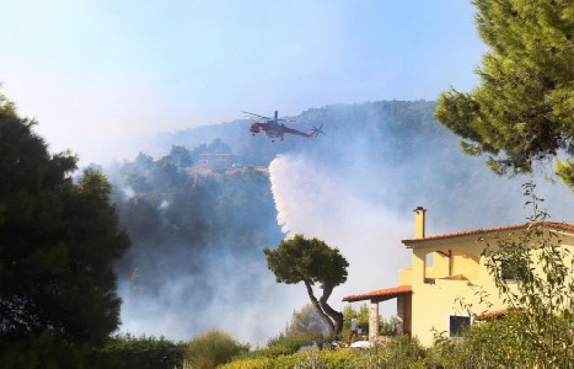 Πύρινη λαίλαπα: εκκενώνονται χωριά σε Κρήτη και Ρόδο