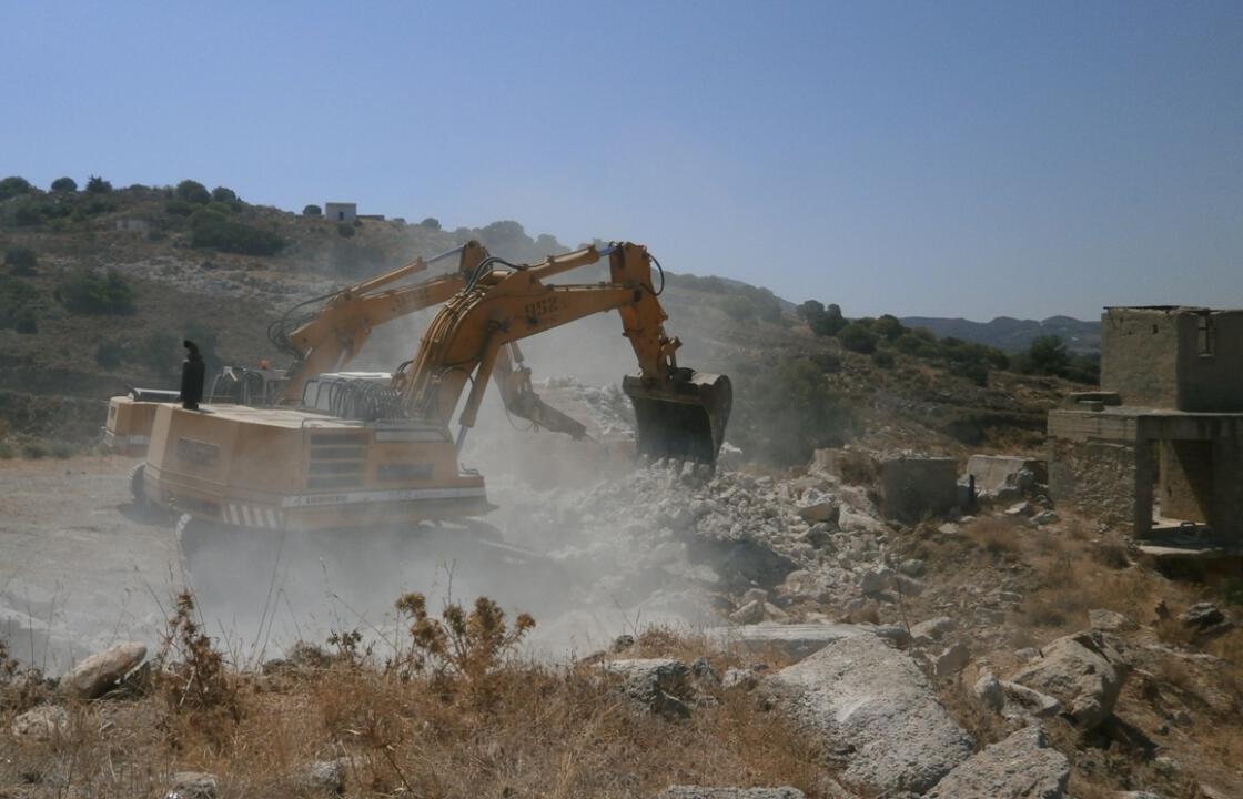 Κατεδαφίστηκε το παλιό λατομείο στη λίμνη στο Πυλί. Δείτε φωτογραφίες!