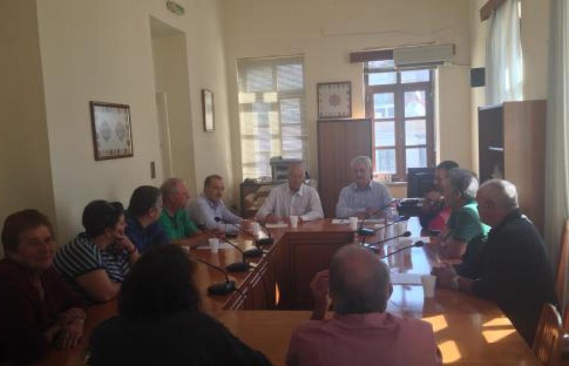 Ο Γιάννης Μαχαιρίδης στη Νίσυρο.Τι είπαν με το Δήμαρχο.