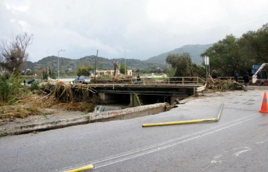 Κατεπείγουσα εισαγγελική έρευνα για τις φονικές πλημμύρες στη Ρόδο.Χωρίς αποτέλεσμα οι μέχρι τώρα έρευνες για τον 53χρονο καθηγητή που αγνοείται