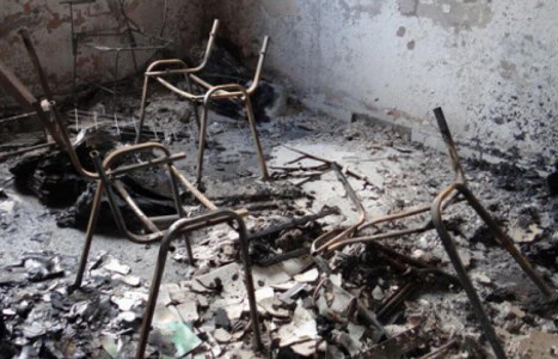 Εμπρηστική επίθεση στα γραφεία του ΠΑΣΟΚ και της Χρυσής Αυγής στη Ρόδο [εικόνες].