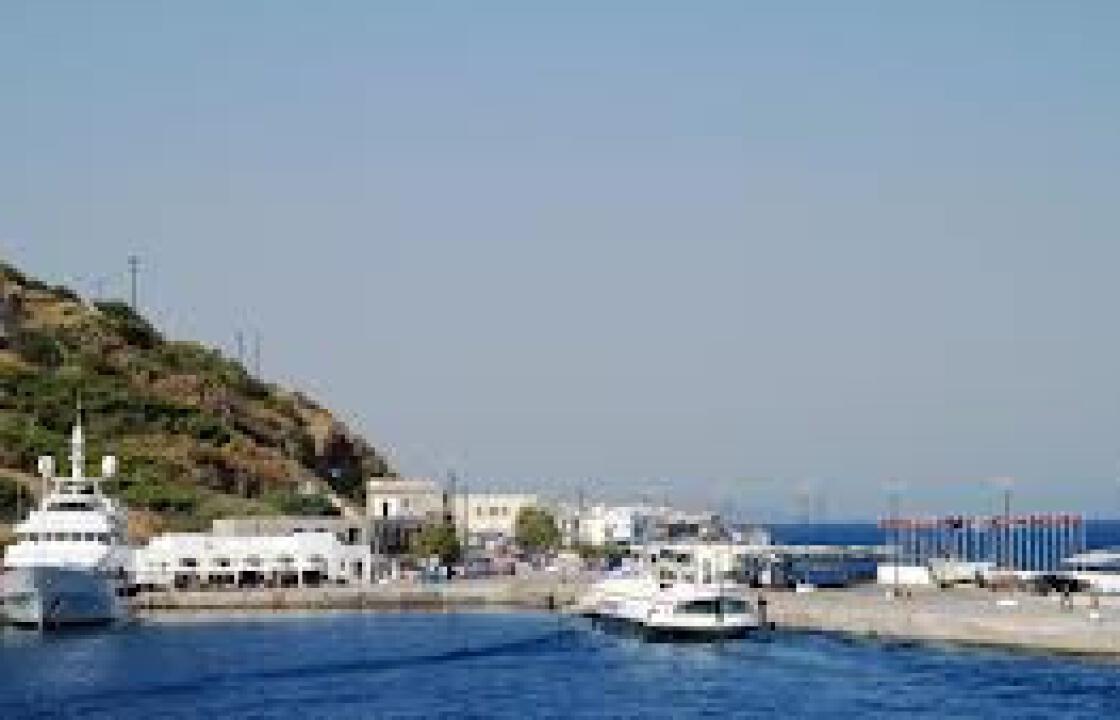 Καθάρισαν το λιμάνι Μανδρακίου στη Νίσυρο.