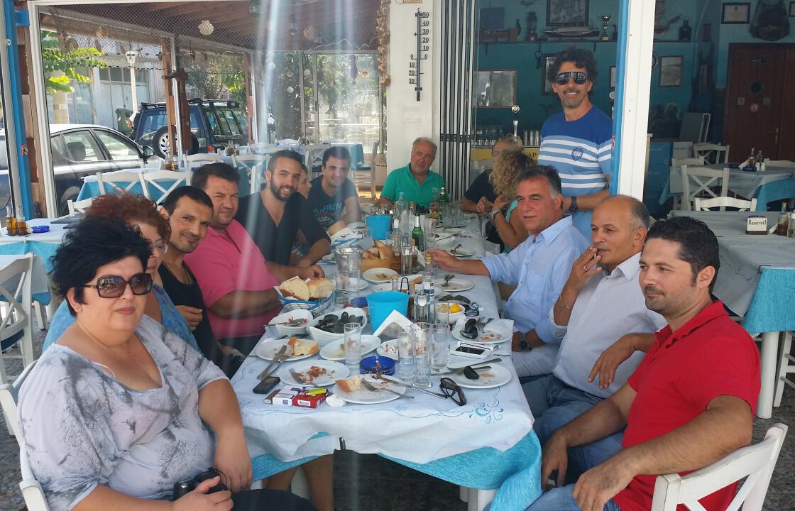 Το &#039;&#039;ουζάκι&#039;&#039; του νέου Δημάρχου Κω με τα τοπικά ΜΜΕ.ΦΩΤΟ