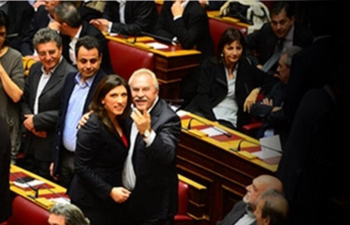 Δίπλα δίπλα στην σημερινή ορκομωσία οι 3 Δωδεκανήσιοι Βουλευτές του ΣΥΡΙΖΑ.ΦΩΤΟ με Καματερό