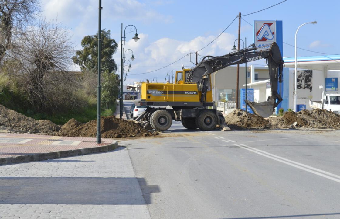 ΕΠΙΤΕΛΟΥΣ! Ξεκινάει η ασφαλτόστρωση του κεντρικού δρόμου στο Ζηπάρι