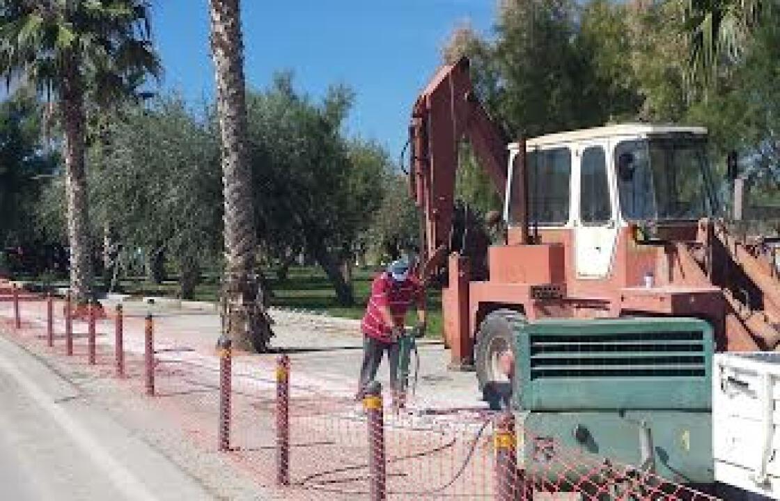 Ξεκίνησε το έργο ανάπλασης και ηλεκτροφωτισμού της πλατείας στο Τιγκάκι.ΦΩΤΟ