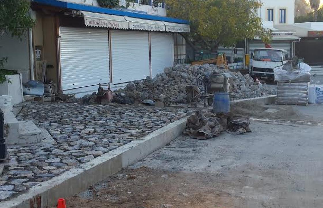 Σε εξέλιξη οι εργασίες ανάπλασης στην πλατεία της Ζιας
