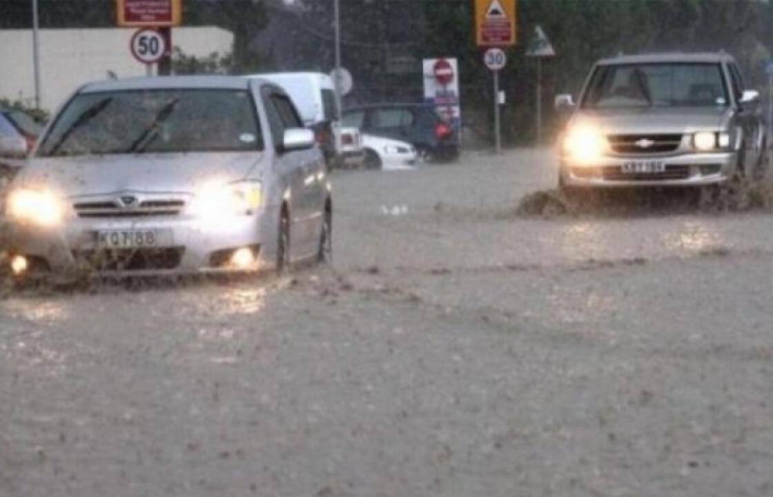 Συνεργείο καταγραφής ζημιών σε επιχειρήσεις της Κω