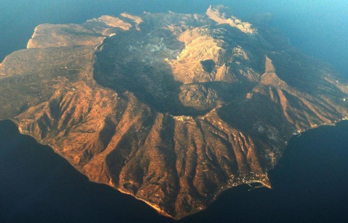 Παίζοντας μουσική μέσα στο ηφαίστειο της Νισύρου