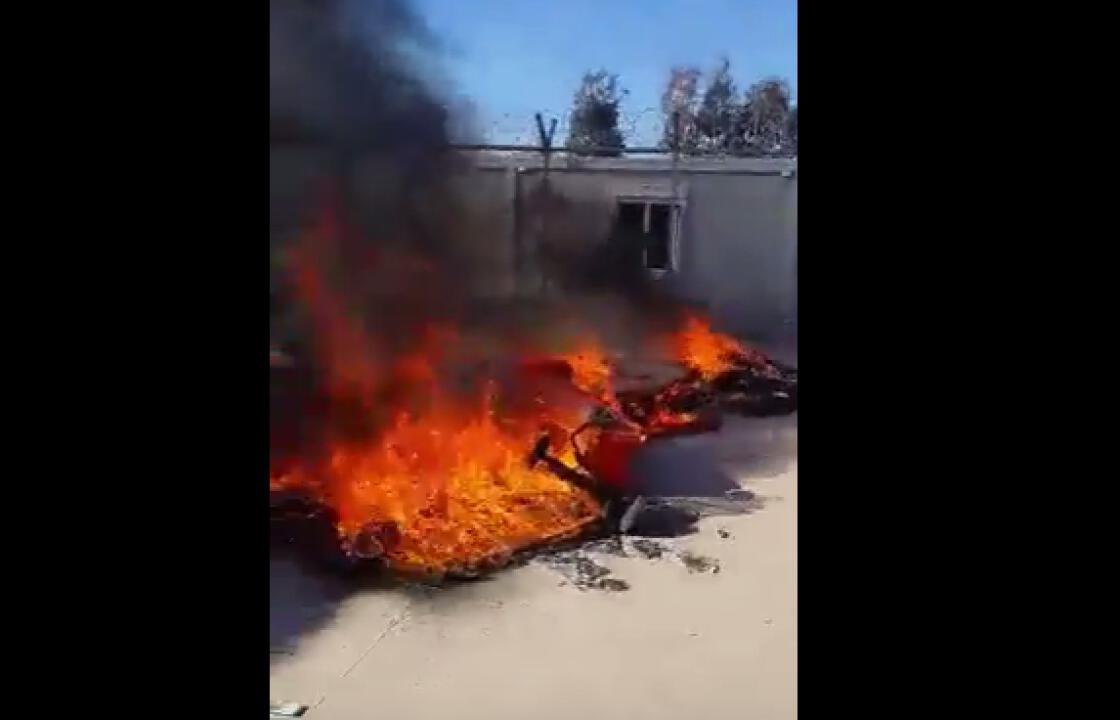 Αποκλειστικό βίντεο του kosnews24, από το HOT SPOT - Αναστάτωση με μετανάστες να καίνε πλαστικά αντικείμενα