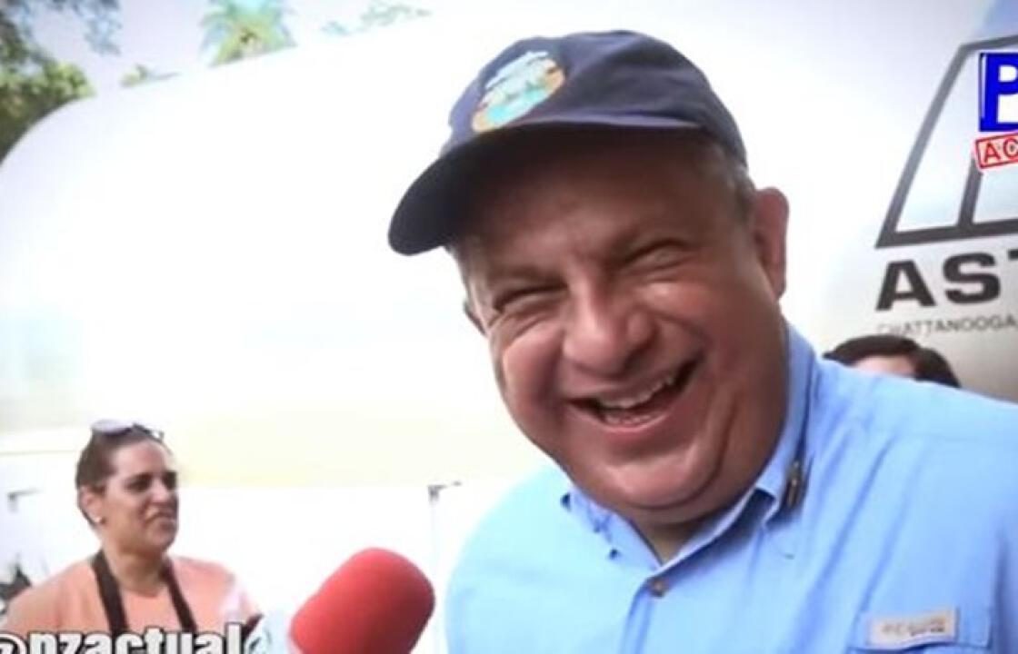 Ο πρόεδρος της Κόστα Ρίκα μιλούσε στις κάμερες και κατάπιε σφήκα [βίντεο]