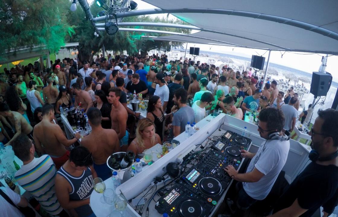 Δείτε φωτογραφίες από το party με τους Milk and Sugar στο Ammos Beach Bar. Powered by Kosnews24
