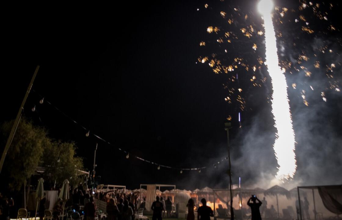 Δείτε φωτογραφίες από το τελευταίο beach party στο Ammos, με τον Dj Agent Greg. Powered by Kosnews24