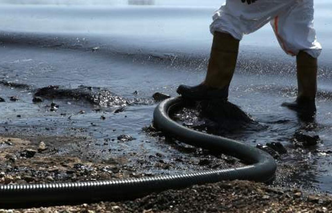 Η πετρελαιοκηλίδα «τρώει» τον Σαρωνικό: Καταστράφηκαν περιβάλλον και επιχειρήσεις