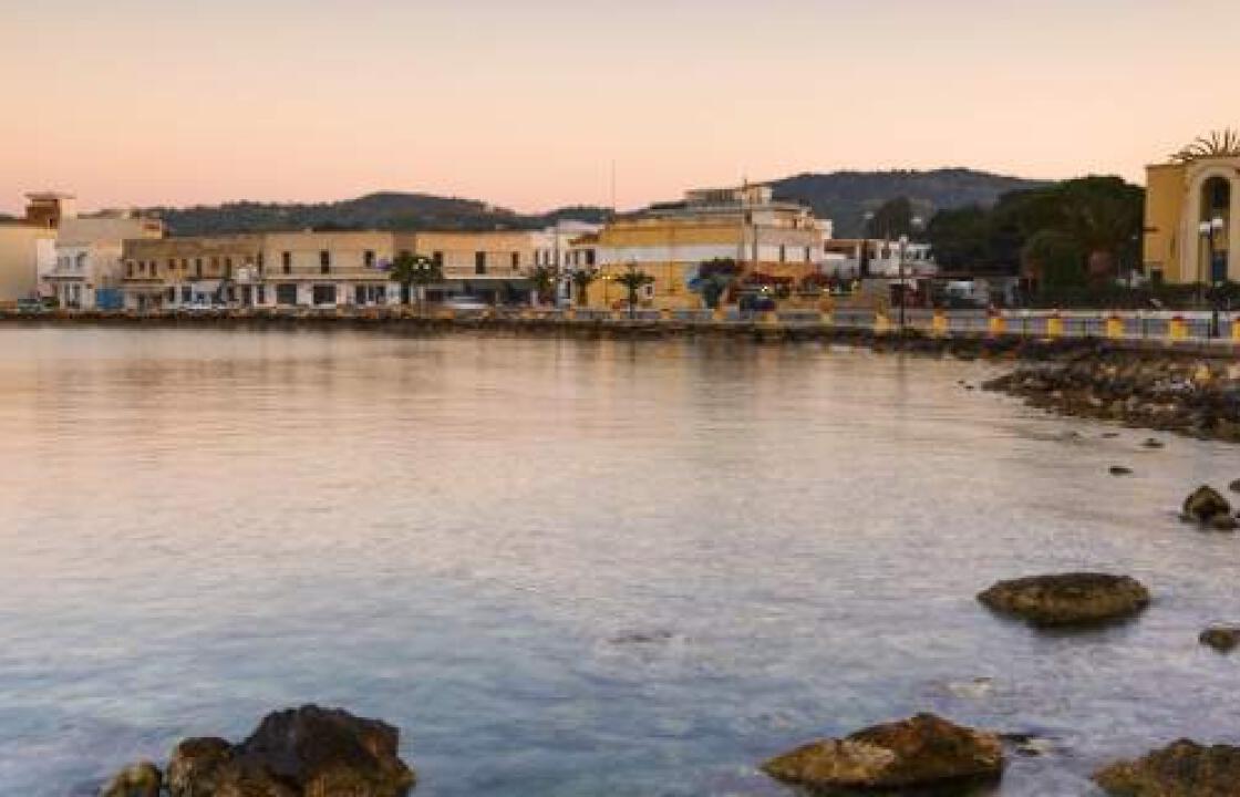 Λέρος: Το BBC βρήκε την πιο περίεργη πόλη της Ελλάδας και υμνεί την παράξενη ομορφιά της [εικόνες]