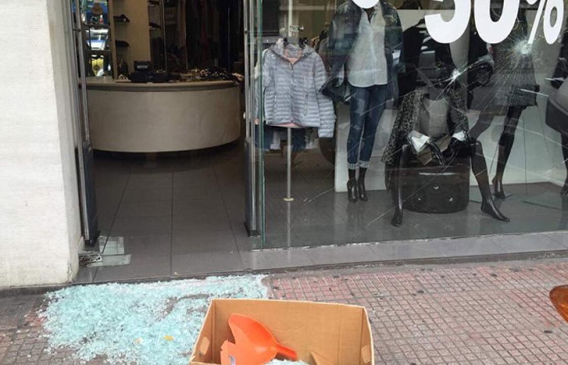 Νέα επίθεση: Έσπασαν καταστήματα και τα ΕΛΤΑ στην Πατησίων στις 10 το πρωί! ΒΙΝΤΕΟ