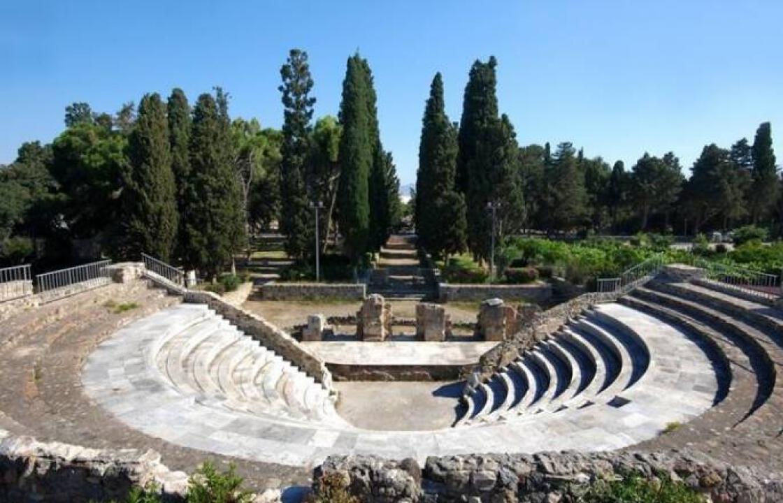 Η θεατρική παράσταση «Ειδήσεις, η οδός του γέλιου» στο Ρωμαϊκό Ωδείο Κω, την Τετάρτη 29 Αυγούστου