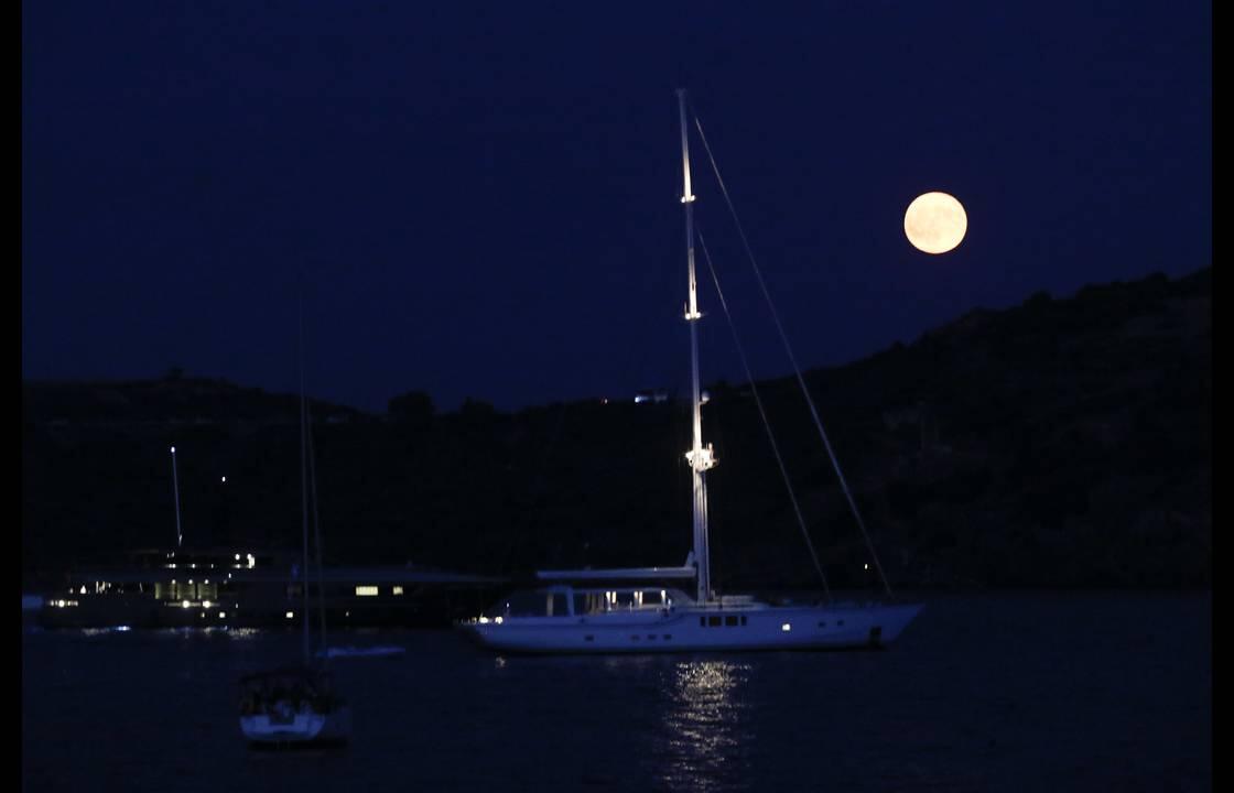 Η μαγευτική Αυγουστιάτικη Πανσέληνος σε εικόνες